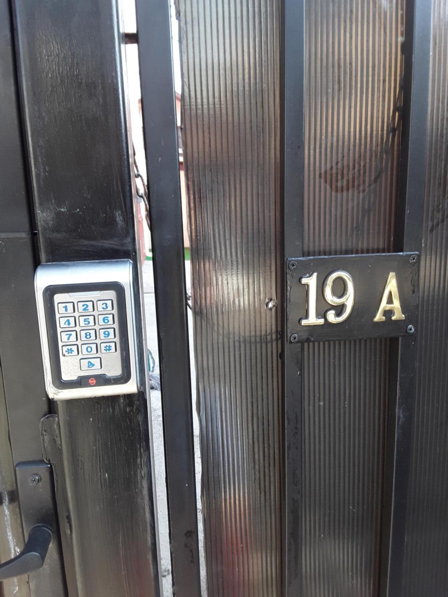 Aura'S West Accommodation Private Parking In Front Yard Bucharest Exterior photo